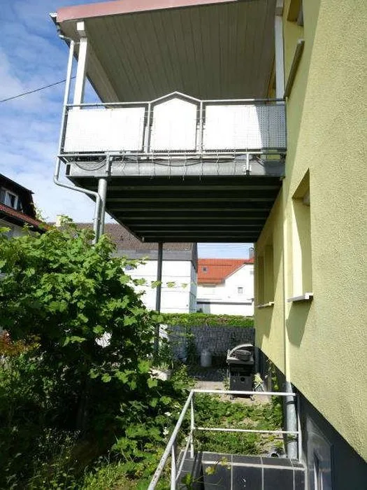 Dreifamilienhaus mit Garage in Böbingen — Bild 3