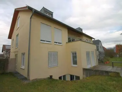 Einfamilienwohnhaus mit Büronutzung und Doppelgarage