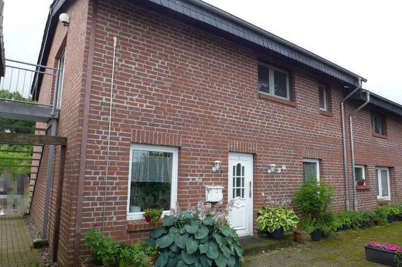 Zweifamilienhaus mit Nebengebäuden und Garten-/Grünland in Brokstedt — Bild 3