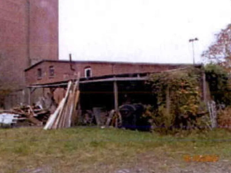Bebautes Grundstück (Kfz-Werkstatt, abgängiges Wohn-/Hallengebäude) in Itzehoe — Bild 2