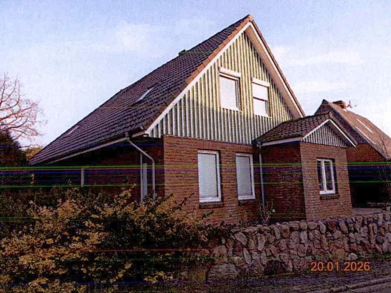Wohnhaus mit Carport und 2 Gartenhütten in Reher