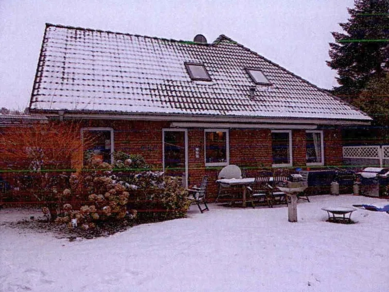 Wohnhaus mit Carport und 2 Gartenhütten in Reher — Bild 2