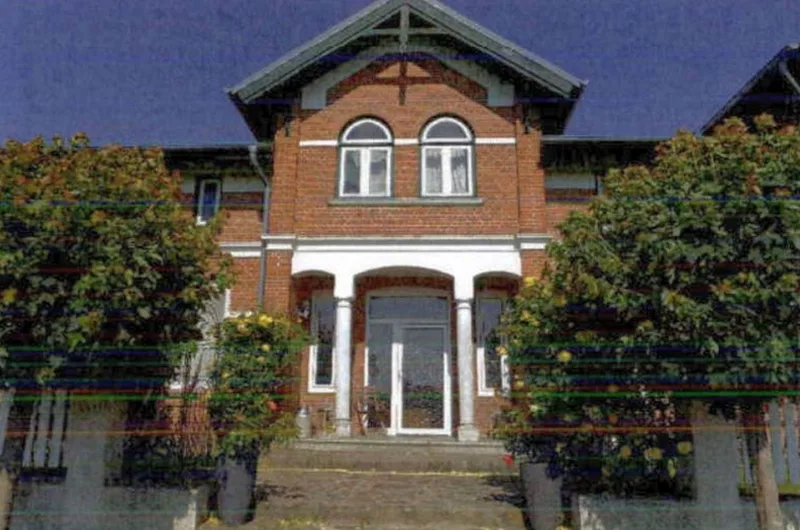 Wohnhaus und angrenzendes Wirtschaftsgebäude in Kaisborstel