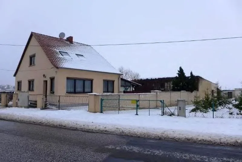 Einfamilienhaus mit Nebengebäuden in Beelitz