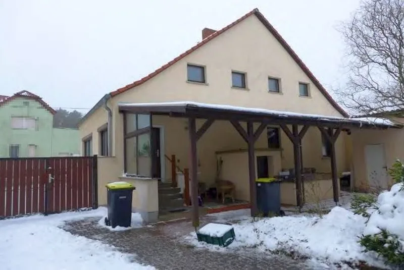 Einfamilienhaus mit Nebengebäuden in Beelitz — Bild 2