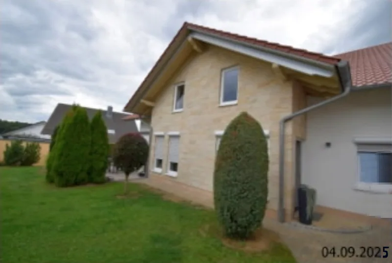 Wohnhaus mit Doppelgarage in Essingen — Bild 2
