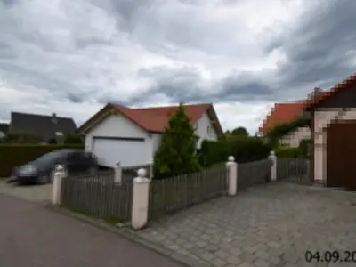 Wohnhaus mit Doppelgarage in Essingen