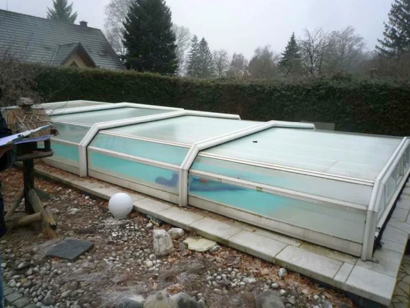 Einfamilienhaus mit Pool, Saunahaus und Tee-Pavillon in Rangsdorf