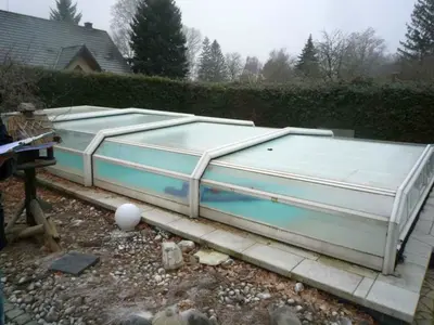 Einfamilienhaus mit Pool, Saunahaus und Tee-Pavillon in Rangsdorf