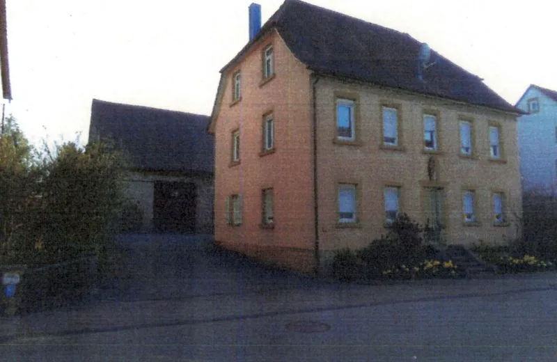 Wohnhaus mit ehem. landwirtschaftlichen Nebengebäuden in Neuenstadt am Kocher (Kochertürn) — Bild 2