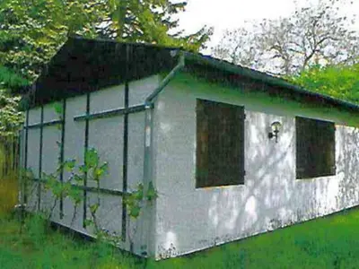 Bungalow (Wochenendhaus) mit Nebengebäuden in Brieselang