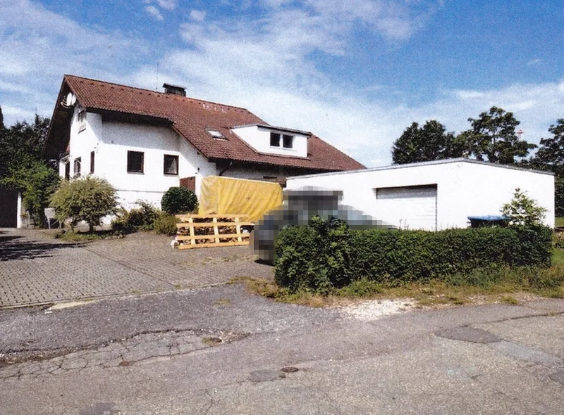 Zweifamilienhaus mit Doppelgarage und Carport in Schorndorf — Bild 2