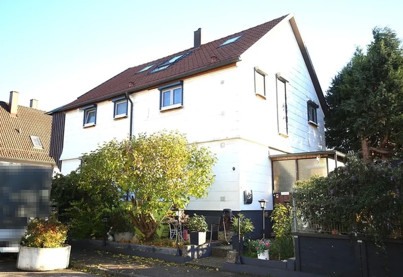 Zweifamilienhaus mit Garage in Salach — Bild 2