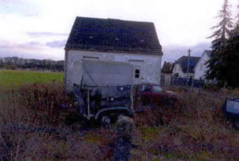 Wohnhaus mit Nebengebäuden in Luckenwalde — Bild 2