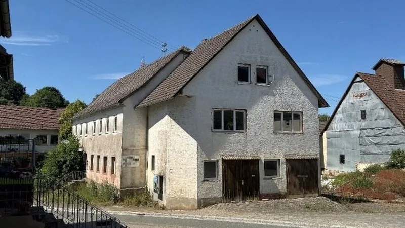Wohnhaus und Nebengebäude in Königheim