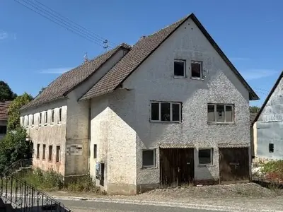 Wohnhaus und Nebengebäude in Königheim