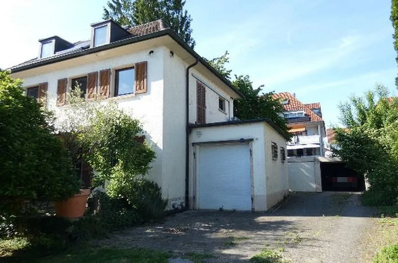 Einfamilienhaus mit Garagen in Öhringen