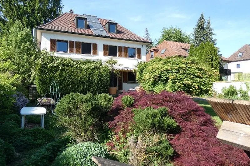 Einfamilienhaus mit Garagen in Öhringen — Bild 3