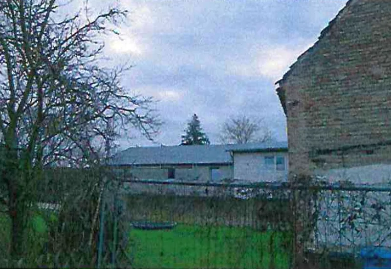 Zwei Einfamilienhäuser und Nebengebäude in Beelitz — Bild 3