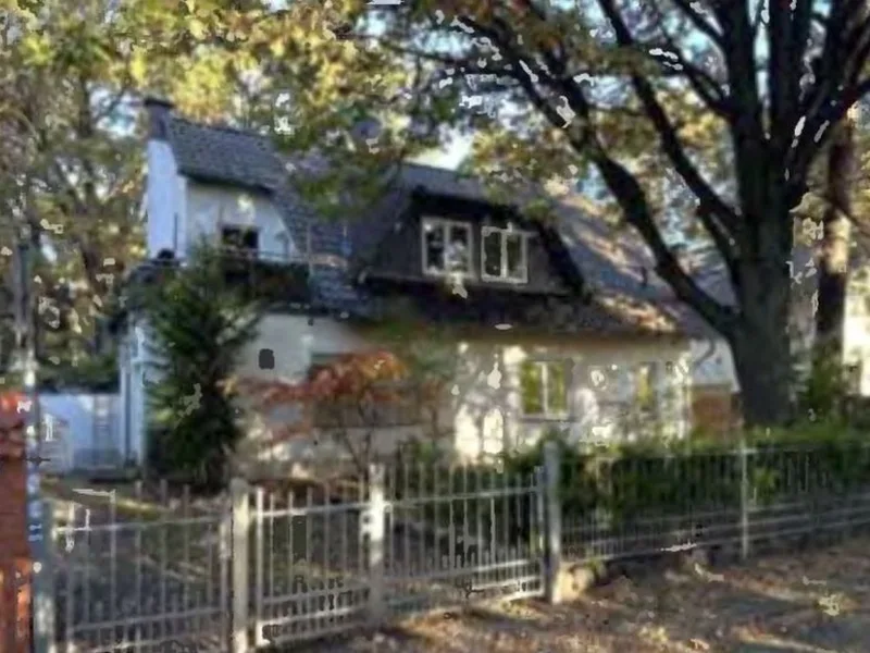 Einfamilienhaus mit Doppelgarage und Zweifamilienhaus mit Garage in Kleinmachnow — Bild 2