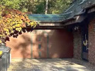 Einfamilienhaus mit Doppelgarage und Zweifamilienhaus mit Garage in Kleinmachnow
