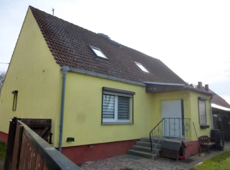 Einfamilienwohnhaus mit Nebengebäude und Carport in Havelaue OT Strodehne — Bild 2