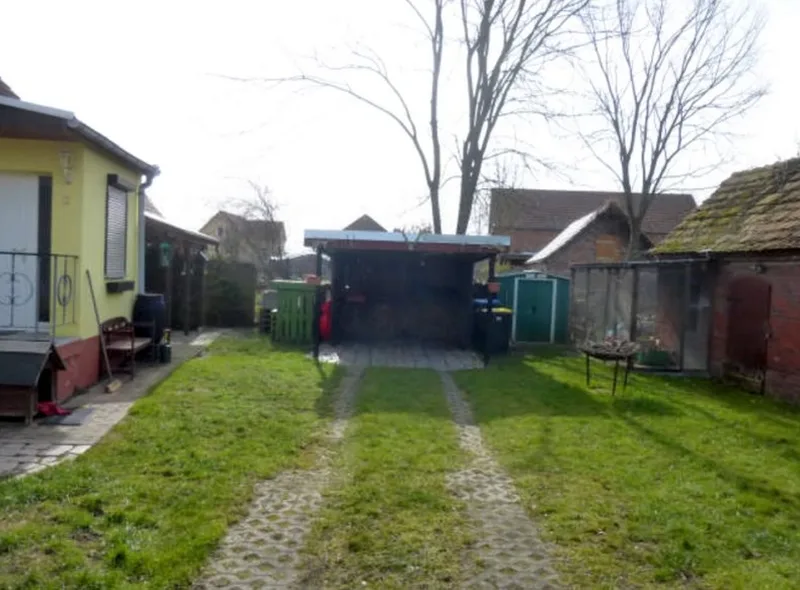 Einfamilienwohnhaus mit Nebengebäude und Carport in Havelaue OT Strodehne — Bild 3