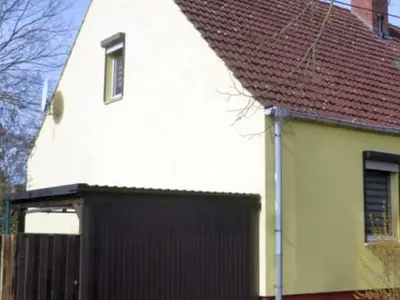 Einfamilienwohnhaus mit Nebengebäude und Carport in Havelaue OT Strodehne