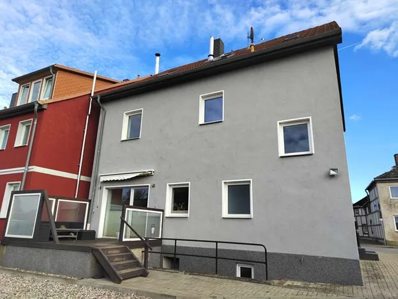 Mehrfamilienhaus mit Nebengebäude in Rehna — Bild 2