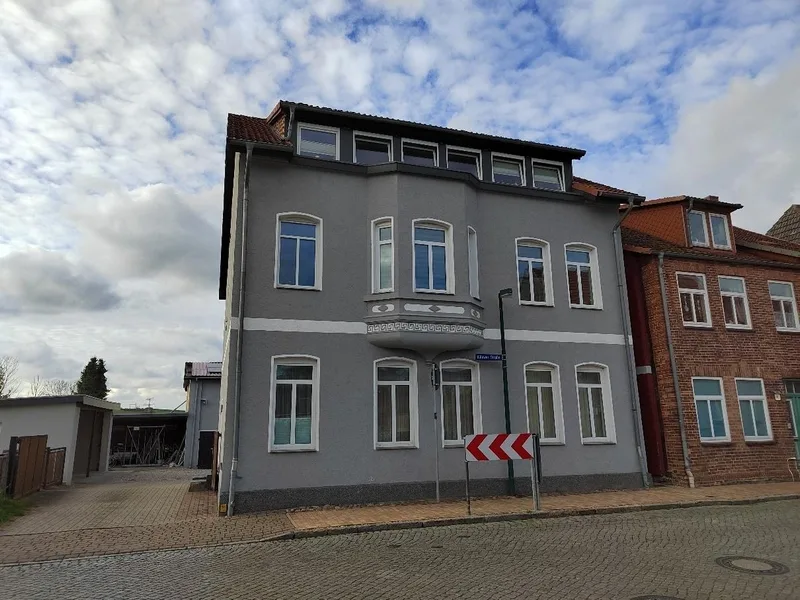 Mehrfamilienhaus mit Nebengebäude in Rehna — Bild 3