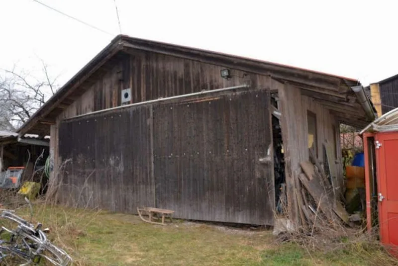 Abbruchreife Gebäude, Waldfläche und unbebautes Grundstück in Kreßberg — Bild 2