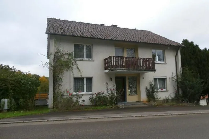 Einfamilienhaus, ehem. Wirtschaftsgebäude u.a. und Landwirtschaftsflächen in Creglingen