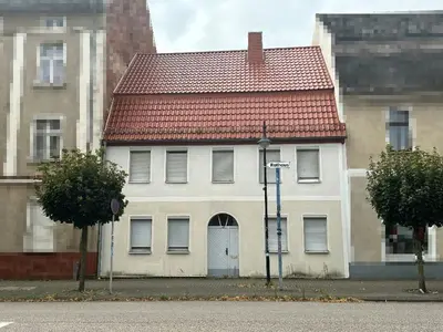 Einfamilienhaus mit Nebengebäuden in Gommern