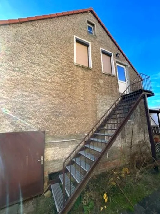 Ein-/Zweifamilienhaus mit Nebengebäuden in Güsen — Bild 3