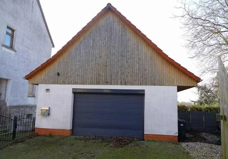 Zweifamilienhaus mit Nebengebäuden in Gommern OT Ladeburg — Bild 3