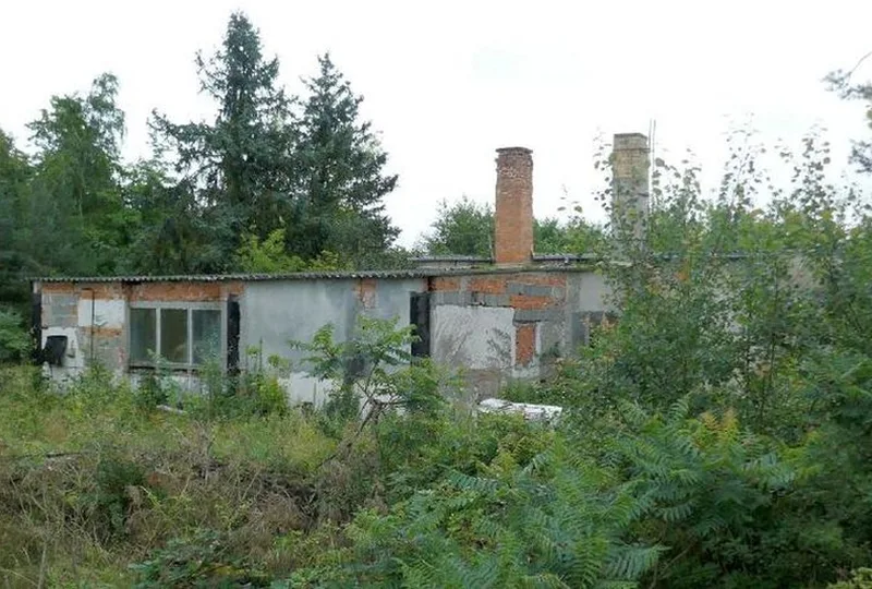 Grundstück mit Lagergebäude, Lkw-Reihengarage, Vereinsgebäude, Gerätehaus in Genthin — Bild 2