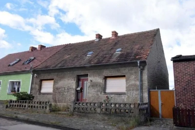 Doppelhaushälfte (unbewohnbarer Zustand) in Parey — Bild 2