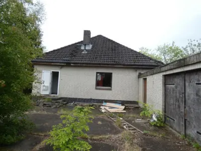 Einfamilienhaus nebst 2 Garagen in Hochdonn
