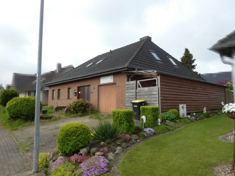 Einfamilienhaus mit integrierter Garage nebst Schuppenanbau in Heide — Bild 3