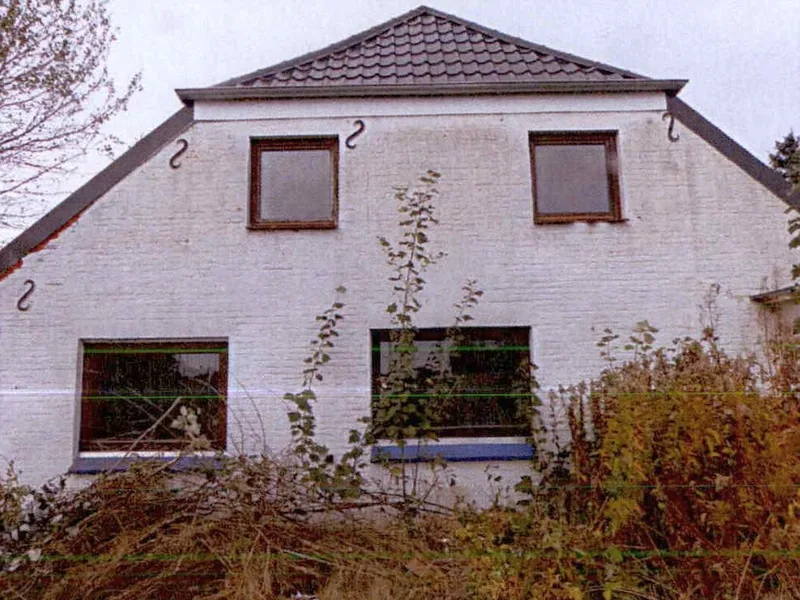 Älteres Einfamilienhaus mit Anbauten und Garage in Brunsbüttel — Bild 2