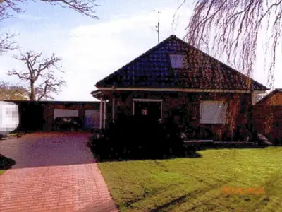 Einfamilienhaus mit Doppelgarage und Nebenanlagen in Averlak