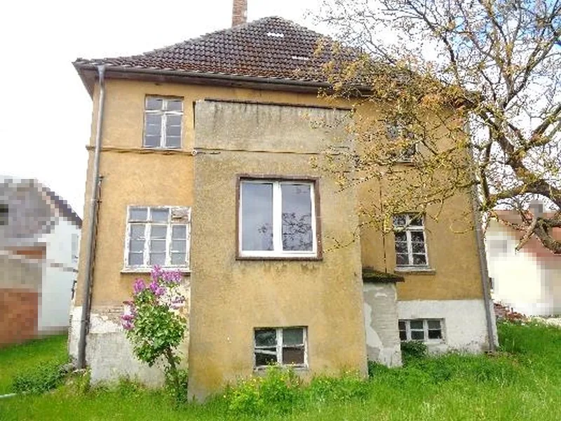 Stark sanierungsbedürftiges Herrenhaus mit Nebengebäude in Salzwedel OT Klein Grabenstedt — Bild 2