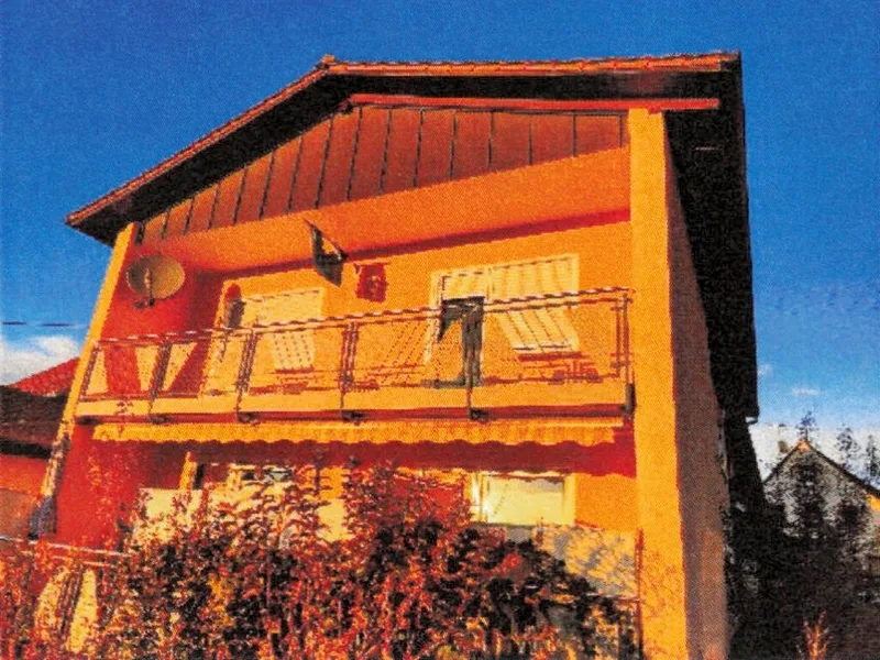 Zwei Einfamilienwohnhäuser und Scheune in Schwanheim — Bild 2