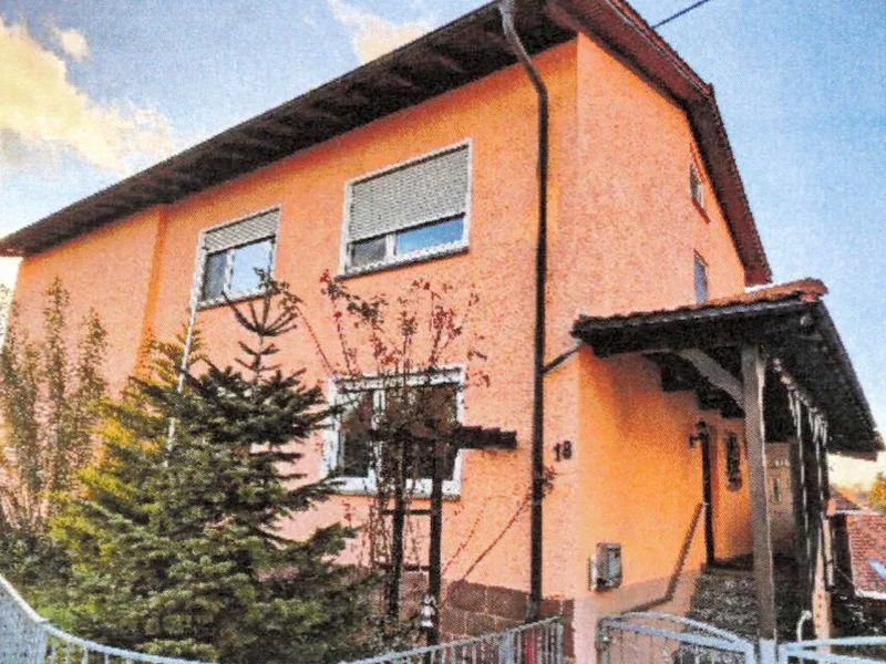 Zwei Einfamilienwohnhäuser und Scheune in Schwanheim — Bild 3