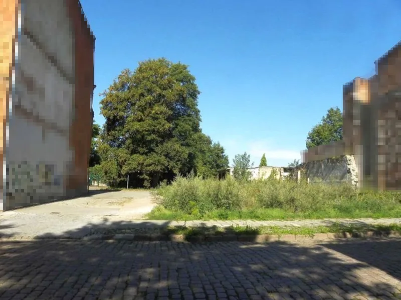 Grundstück mit 6 Reihengaragen in Calbe (Saale) — Bild 2