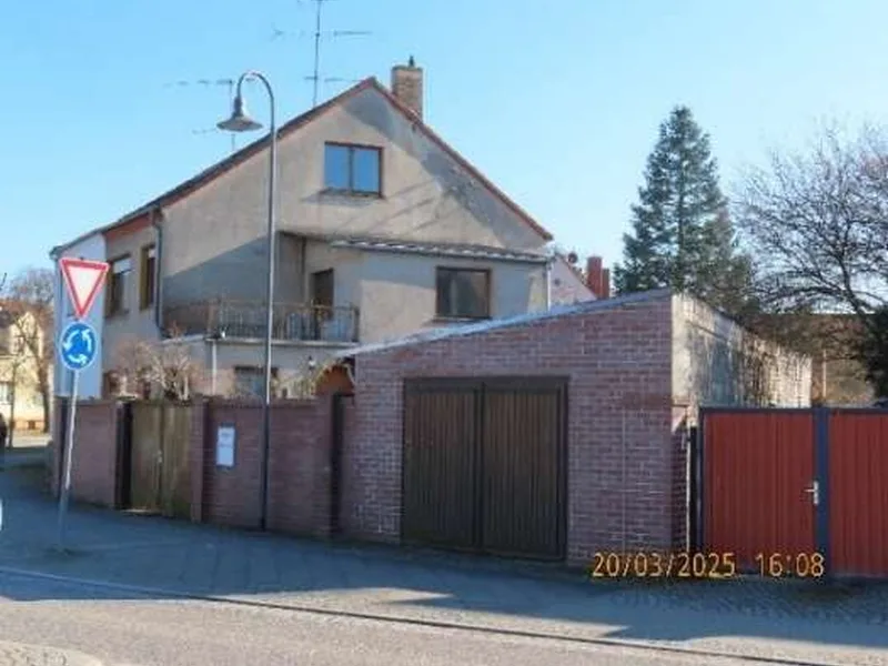 Doppelhaushälfte mit Nebengebäuden in Letschin — Bild 2