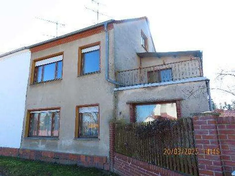 Doppelhaushälfte mit Nebengebäuden in Letschin — Bild 3