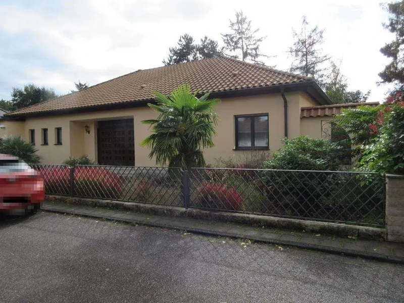 Einfamilienhaus mit Garage in Limburgerhof
