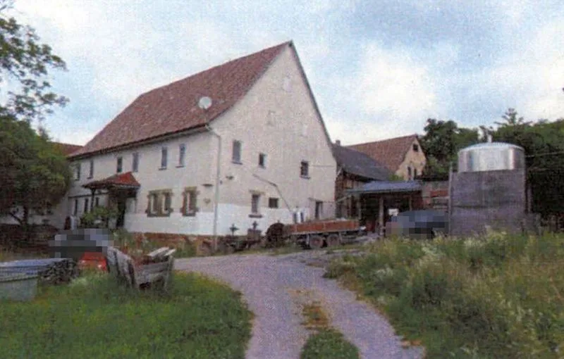 Wohnhaus mit landwirtschaftlichen Nebengebäuden in Weinsberg
