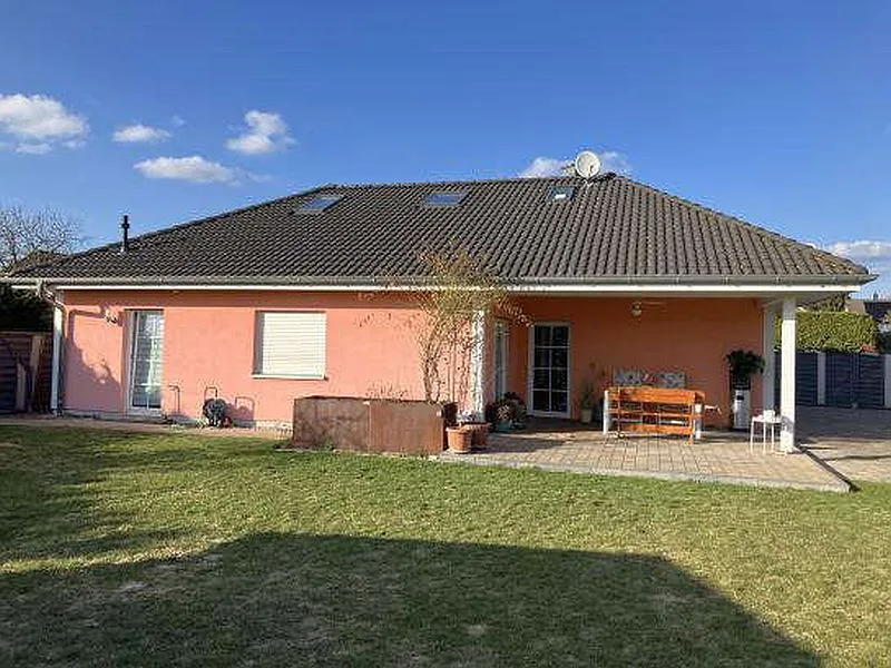 Einfamilienhaus mit Doppelcarport und Schuppen in Petershagen — Bild 2